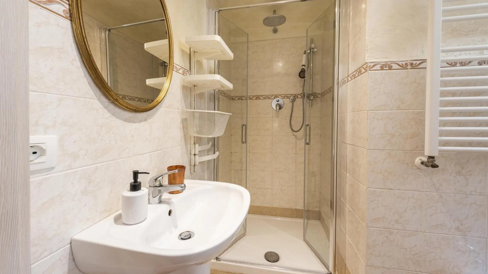 Apartment Grazioso Appartamento In Oltrarno A Firenze Italy