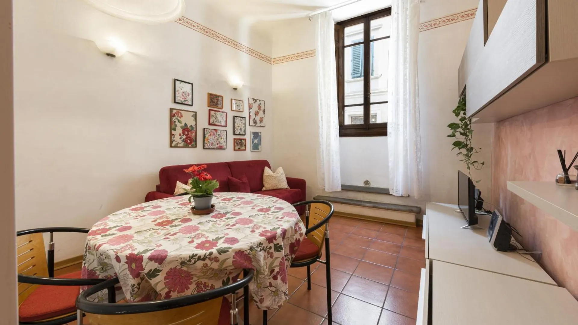 Grazioso Appartamento in Oltrarno a Firenze 0*,  Italia